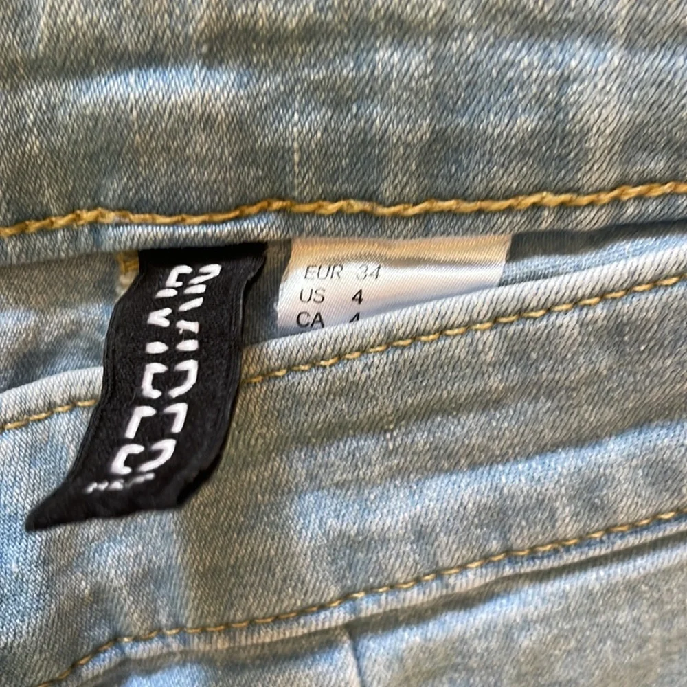 H&M devided skinny jeans - Picture 2 of 4